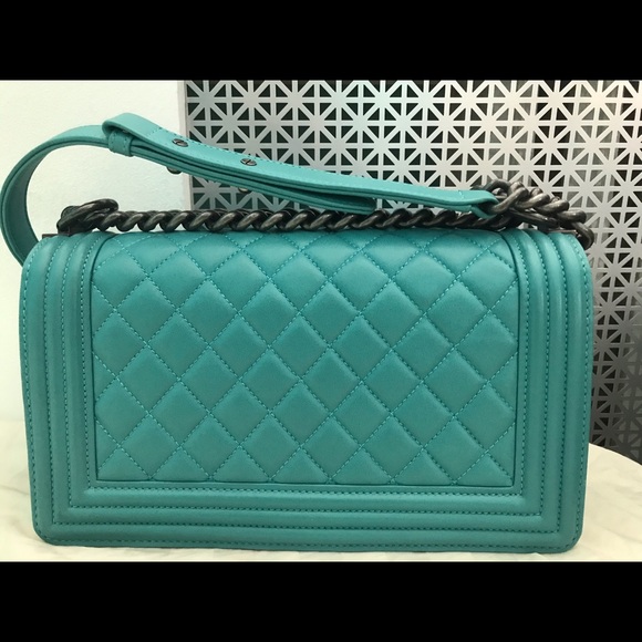 SOLD - Chanel Old Medium Boy - Picture 2 of 11